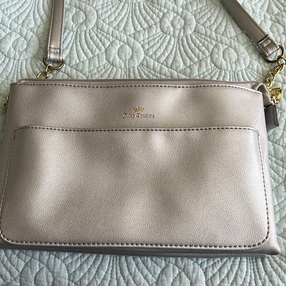 Juicy Couture silver crossbody. Explandable. 4 compartments EUC - Picture 1 of 8
